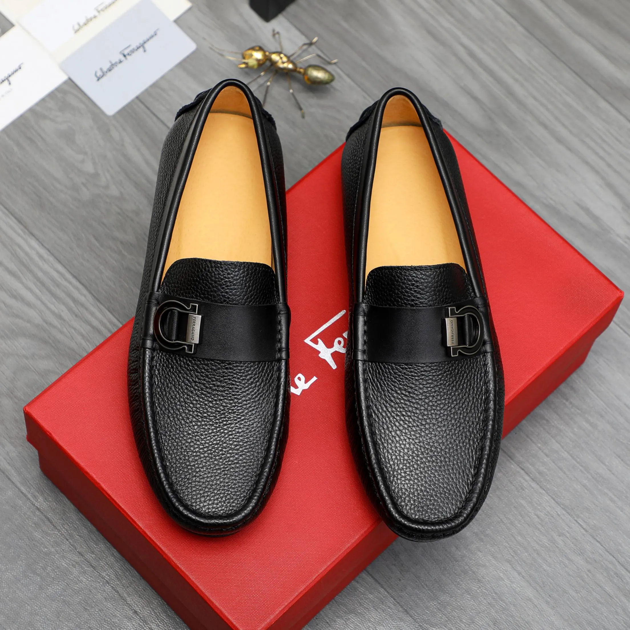 Men's shoes 💰p380 Product trademark: Ferragamo " Ferragamo ] Casual slip-on men's shoes Regular size: 38-45 Product material: Selected pebbled cowhide upper, pigskin lining, rubber outsole